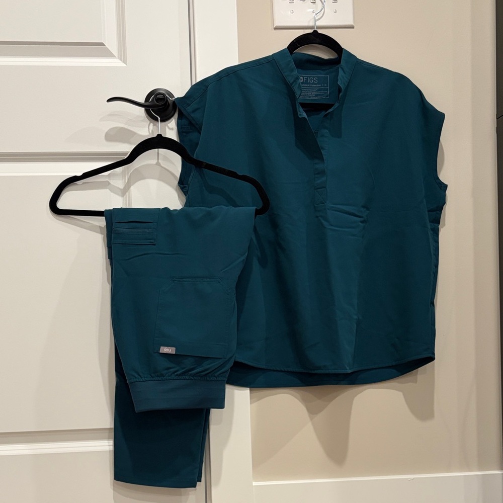 Figs Deep Teal Scrub Set